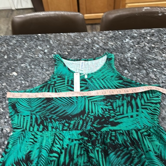 Green Halter Neck Sleeveless Sundress - Picture 6 of 8